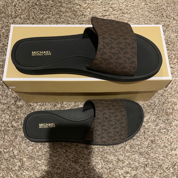 Michael Kors Wade slides - Picture 1 of 3